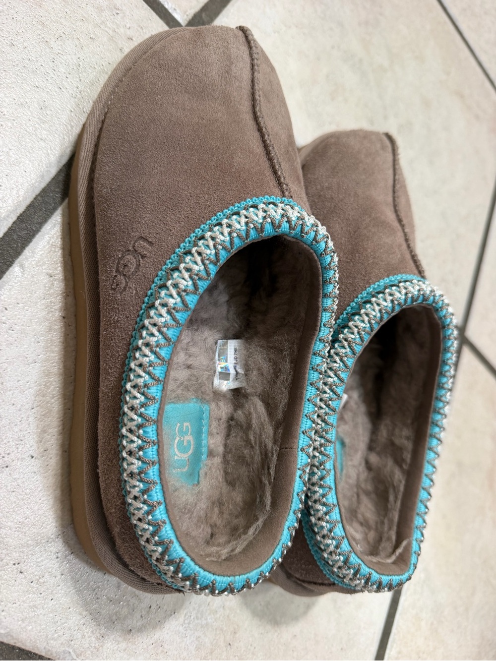 Ugh Clogs - Picture 3 of 5